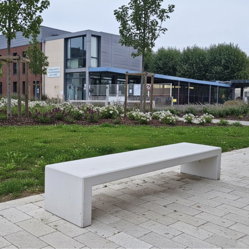 Banco común. Mobiliario urbano